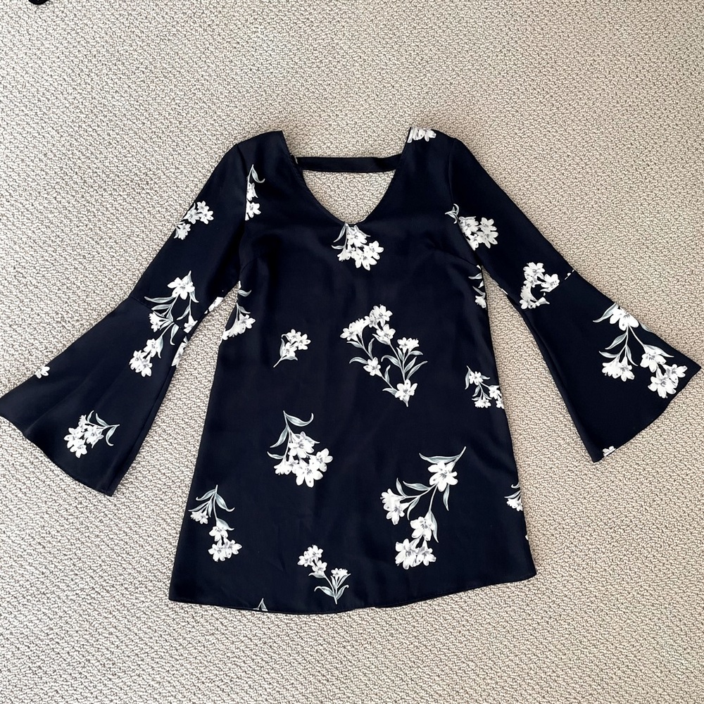 Bell sleeve dress